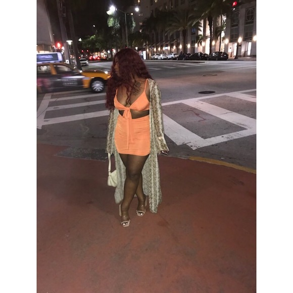 Meet Your Posher , Yuni - Picture 1 of 15